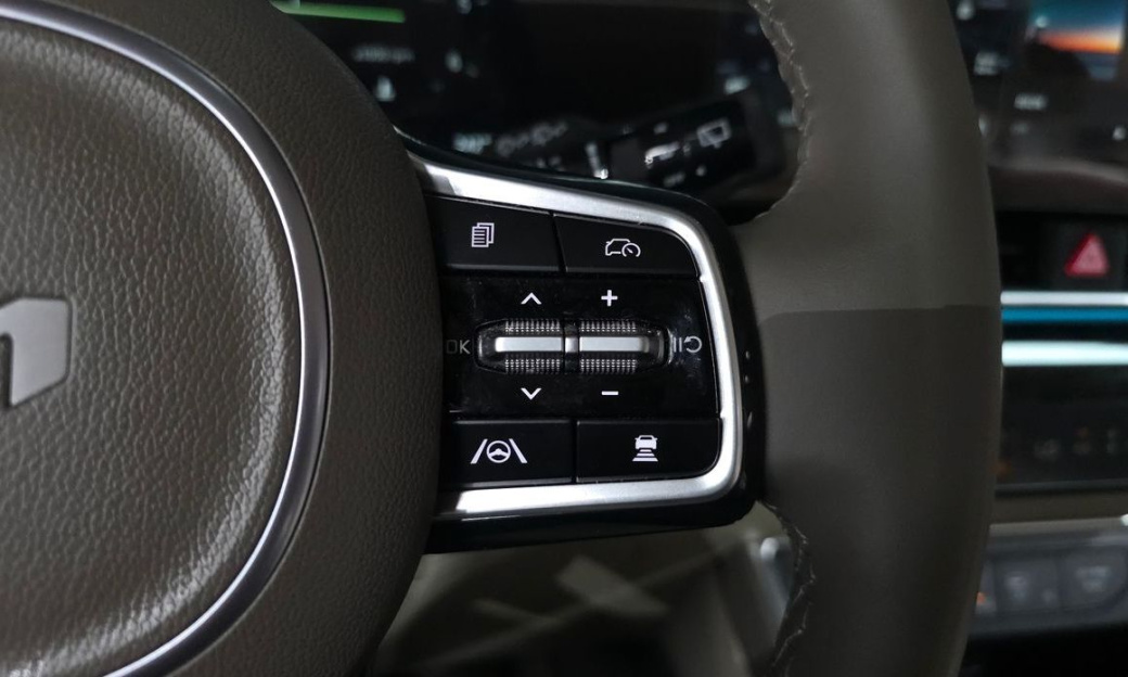 Kia Carnival 9-Seater Signature, 2024