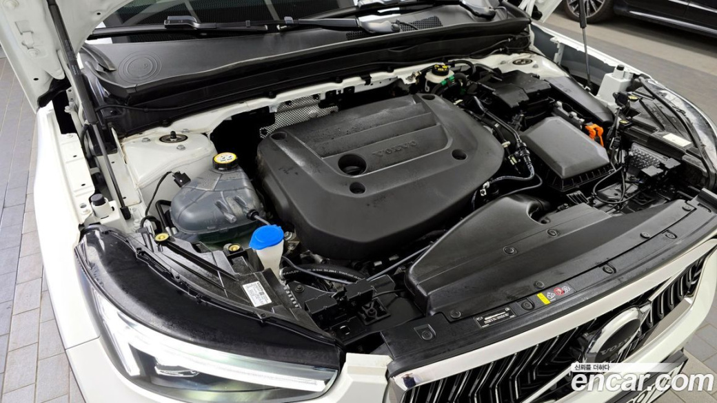 Volvo XC40 B4 Ultimate Bright, 2024