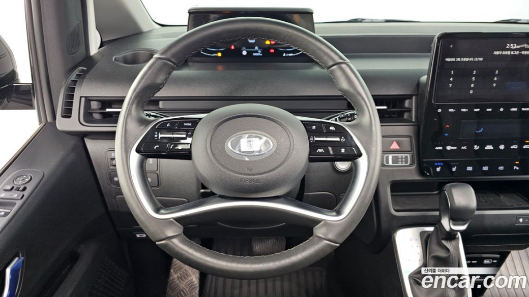 Hyundai Staria 4WD Tourer 9-Seater, 2023