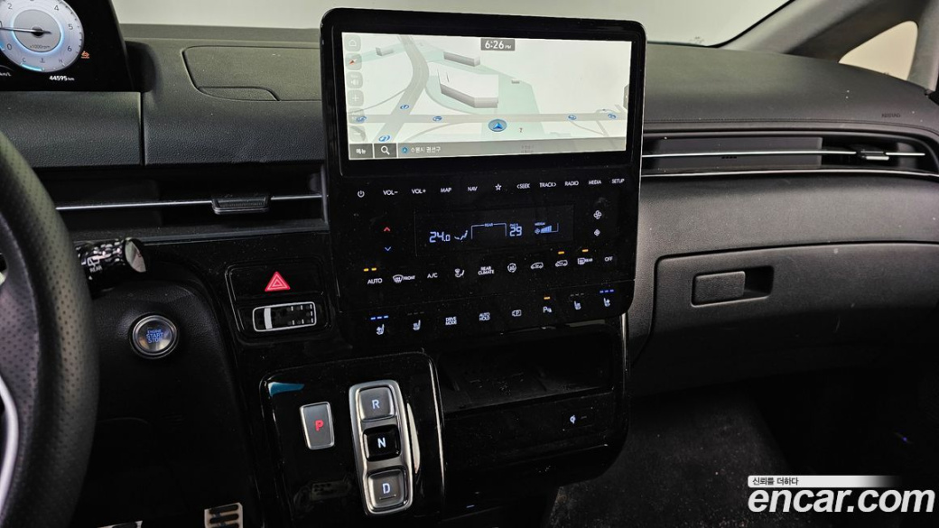 Hyundai Staria 4WD Lounge 9-Seater, 2025