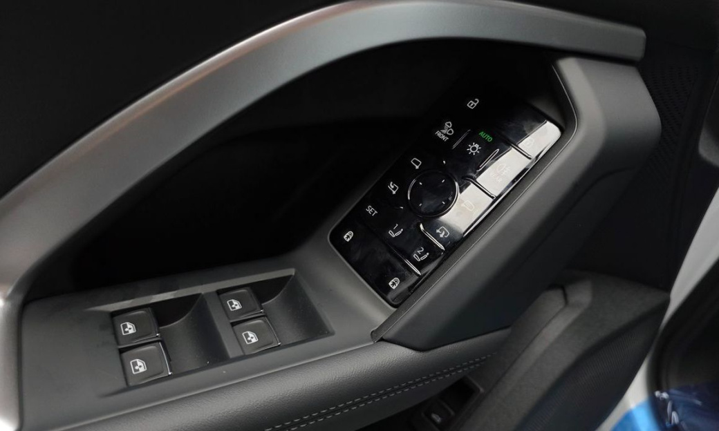 Audi Q5 40 TDI Quattro S Line Black Edition, 2025