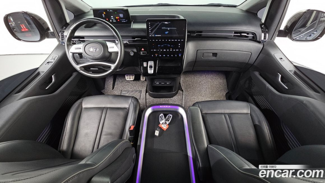 Hyundai Staria Lounge 9-Seater, 2022
