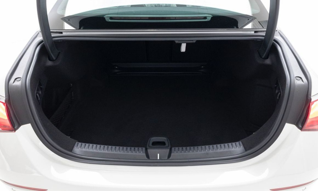 Mercedes-Benz E-Class E300 4MATIC Exclusive, 2025