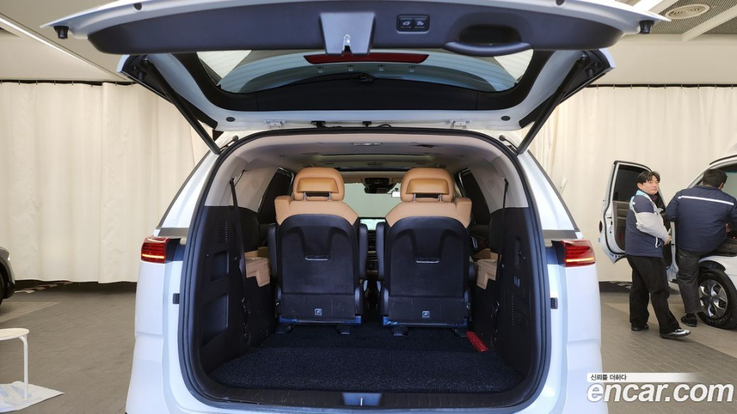 Kia Carnival 7-Seater Signature, 2023