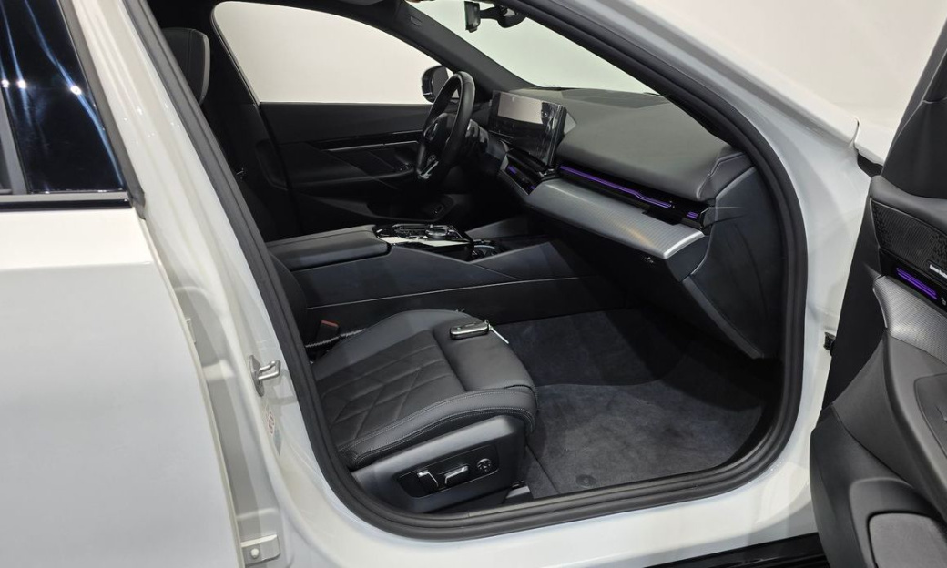 BMW 5-Series 520i M Sport, 2024