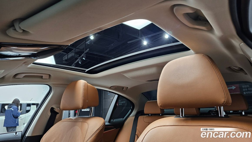 BMW 5-Series 520i Luxury, 2023
