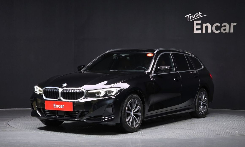 BMW 3-Series 320i Touring, 2024