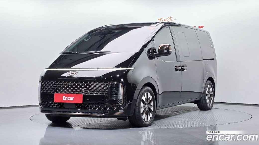 Hyundai Staria Lounge 9-Seater, 2022