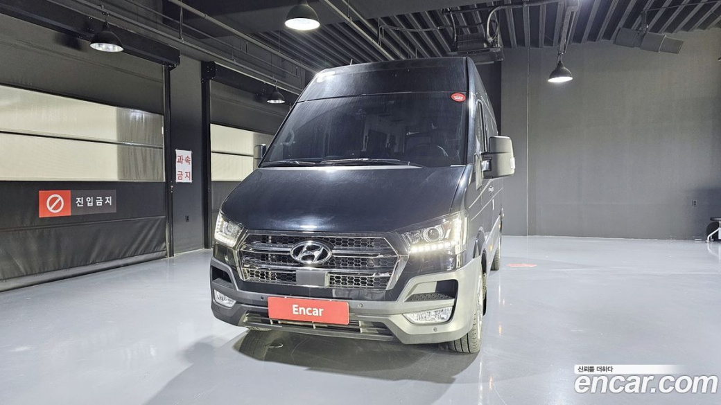Hyundai Solati 15-seater, 2023