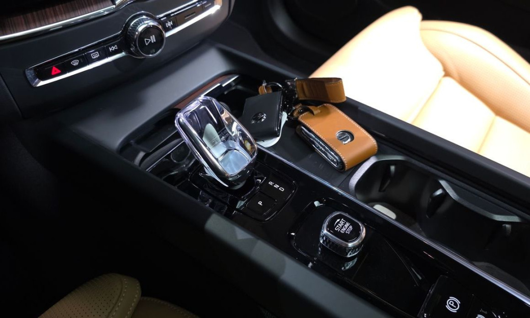 Volvo XC60 B5 Ultra Bright, 2025