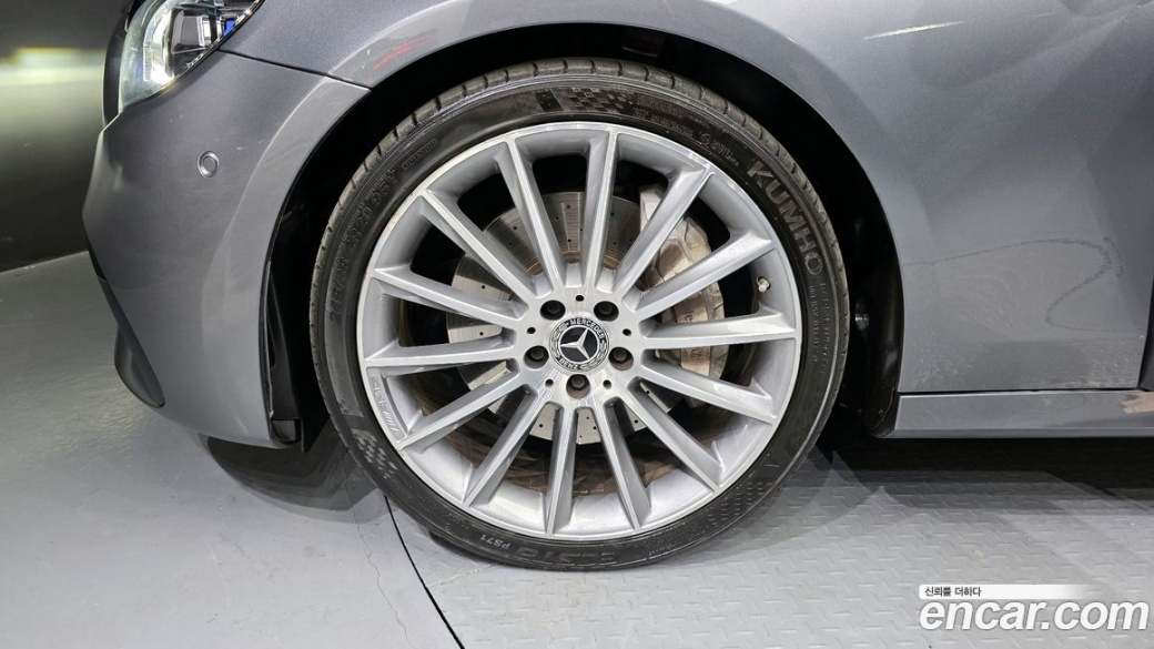 Mercedes-Benz E-Class E350 4MATIC AMG Line, 2022