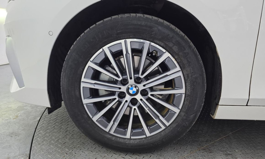 BMW 2-Series 220i Luxury, 2023