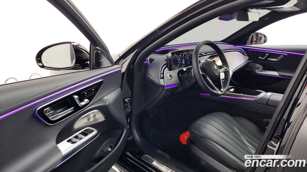 Mercedes-Benz E-Class E300 4MATIC Exclusive, 2026