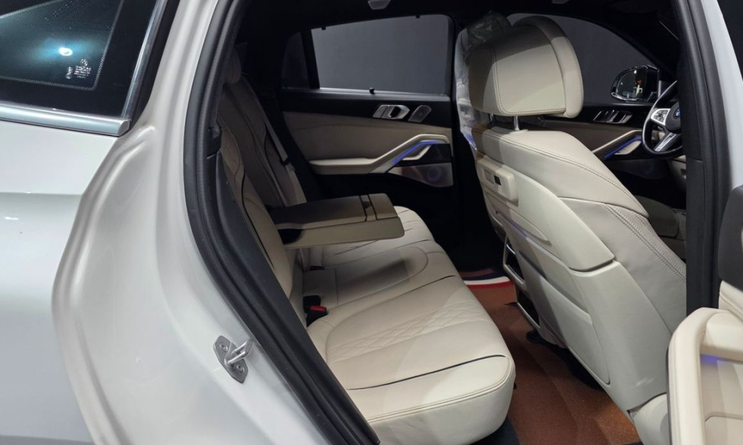 BMW X6 M50i, 2023
