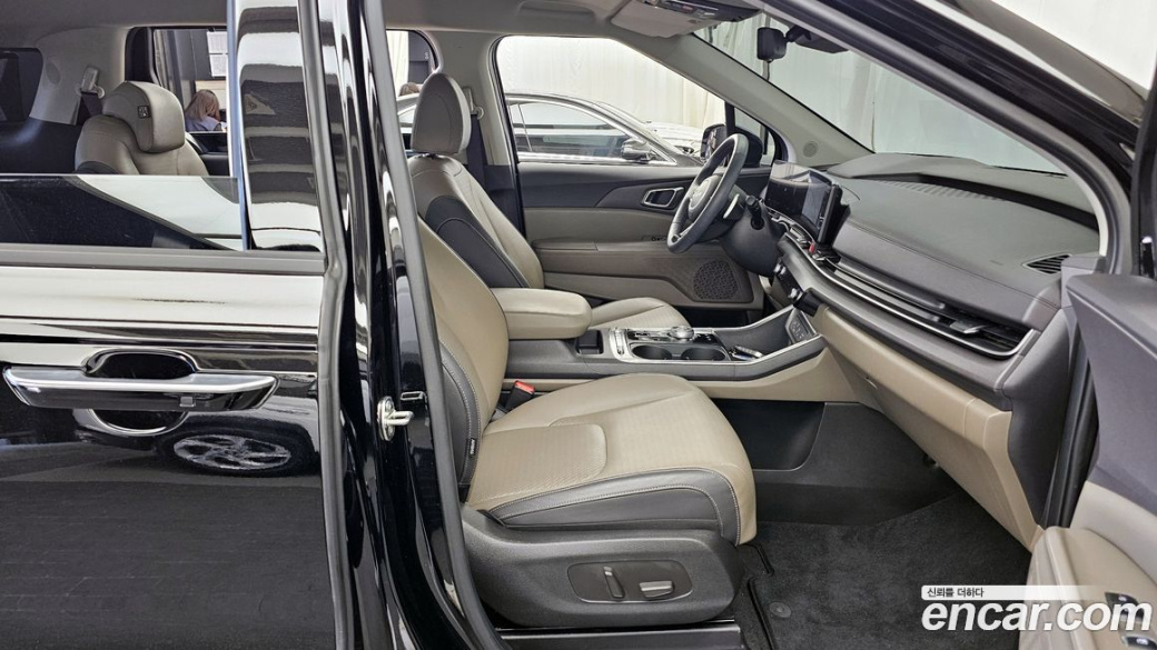 Kia Carnival 9-Seater Noblesse, 2024