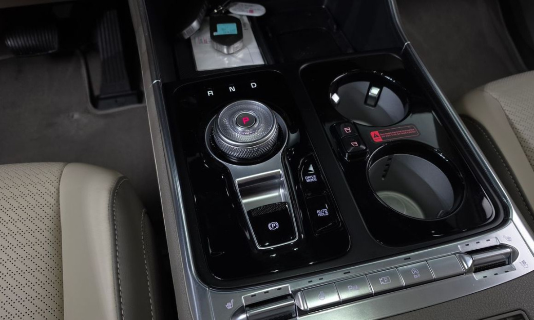 Kia Carnival 7-Seater Signature, 2024