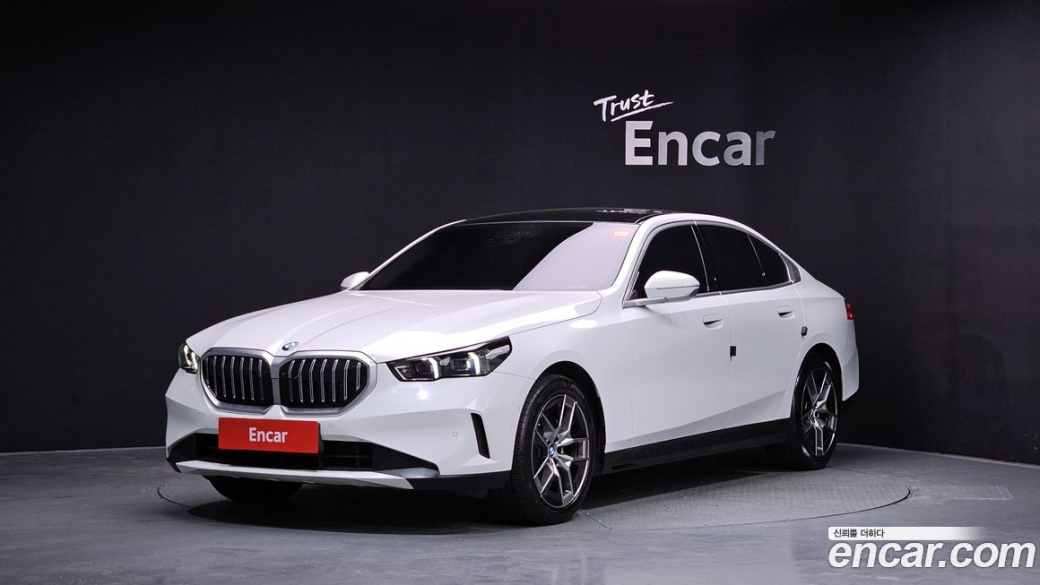 BMW 5-Series 520i, 2025
