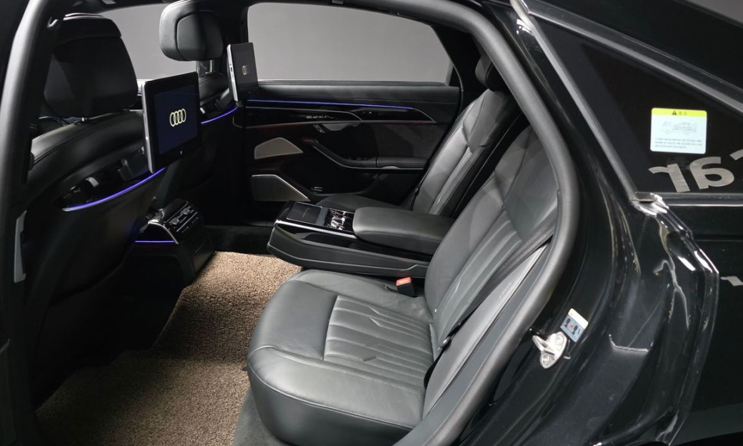 Audi A8 55 TFSI Quattro LWB, 2021
