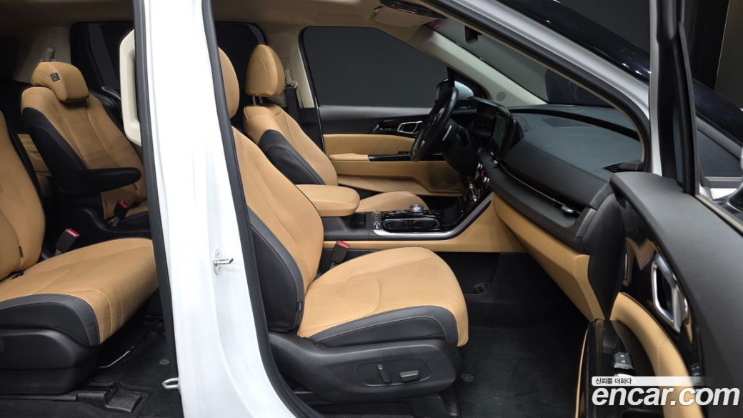Kia Carnival 9-Seater Signature, 2023