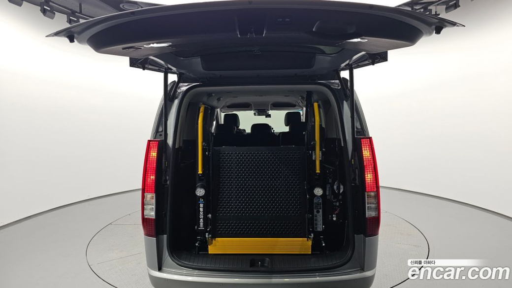 Hyundai Staria 4WD Wheel Chair Lift/Slope, 2022