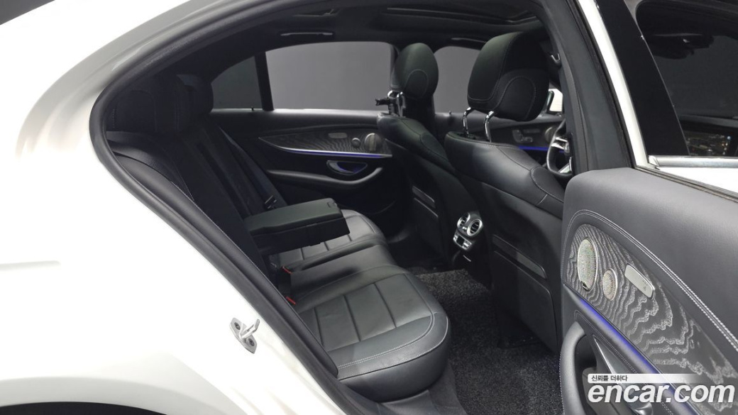 Mercedes-Benz E-Class E350 4MATIC AMG Line, 2022
