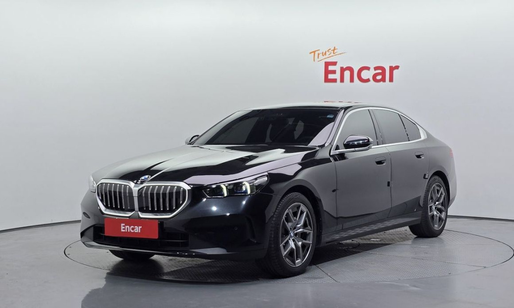 BMW 5-Series 530i xDrive, 2024