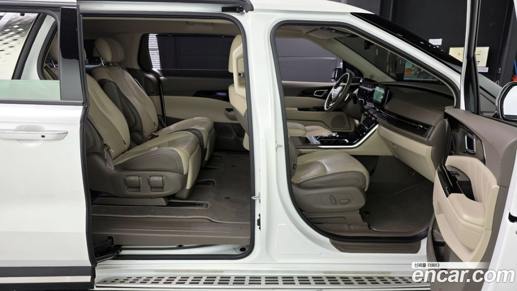 Kia Carnival 7-Seater Signature, 2023