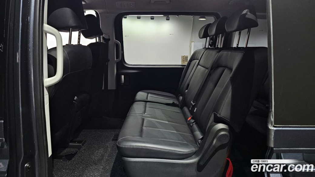 Hyundai Staria 4WD Tourer 9-Seater, 2023