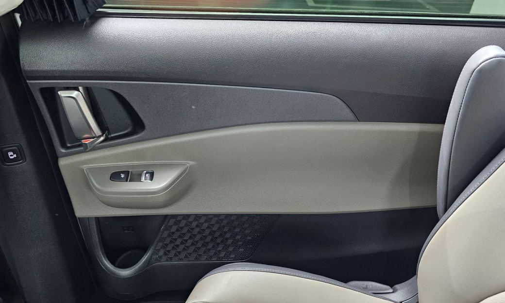 Kia Carnival 9-Seater Prestige, 2025