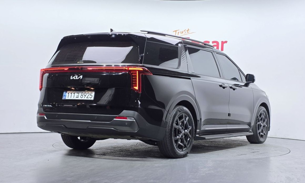 Kia Carnival 9-Seater Gravity, 2025