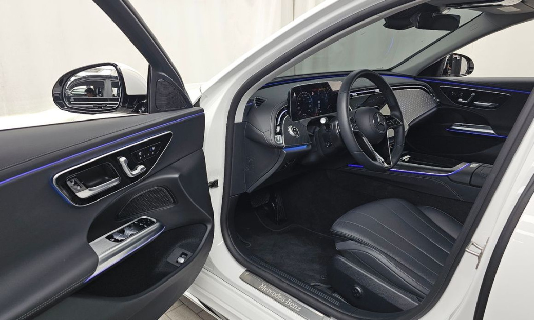 Mercedes-Benz E-Class E220d 4MATIC Exclusive, 2024