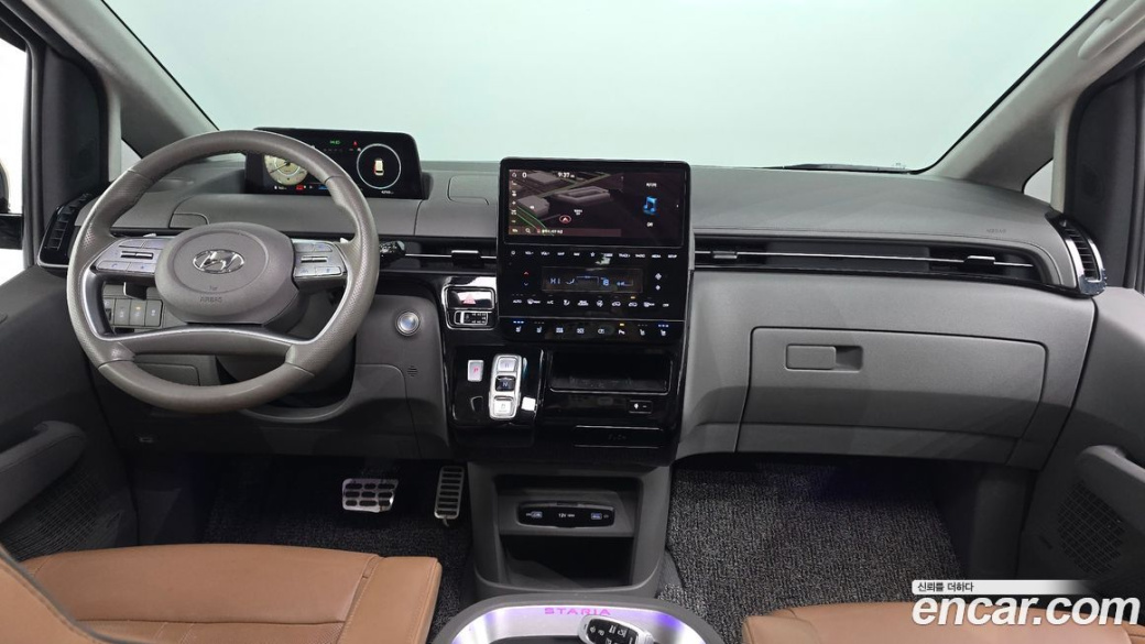 Hyundai Staria Lounge 9-Seater, 2022