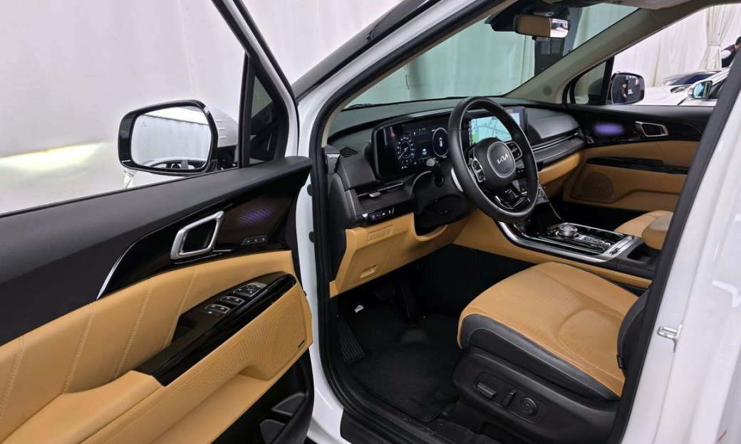 Kia Carnival 7-Seater Signature, 2023