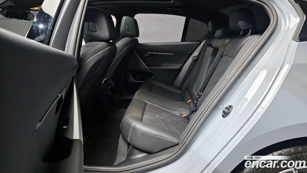 BMW 5-Series 520i M Sport, 2025