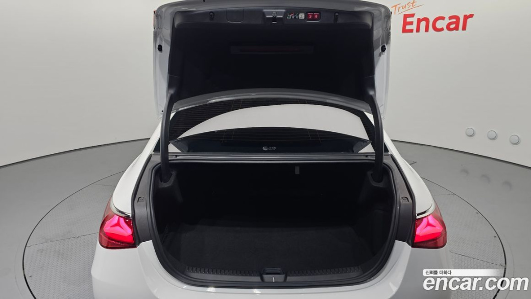 Mercedes-Benz E-Class E300 4MATIC AMG Line, 2024