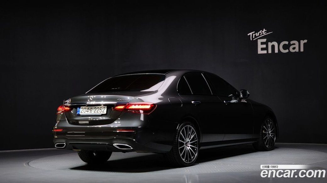 Mercedes-Benz E-Class E350 4MATIC AMG Line, 2023