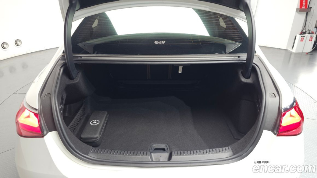 Mercedes-Benz E-Class E220d 4MATIC Exclusive, 2024
