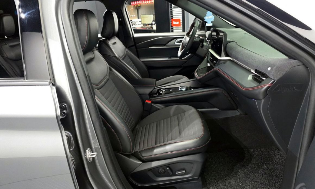 Ford Explorer 2.3 ST-Line 4WD, 2025