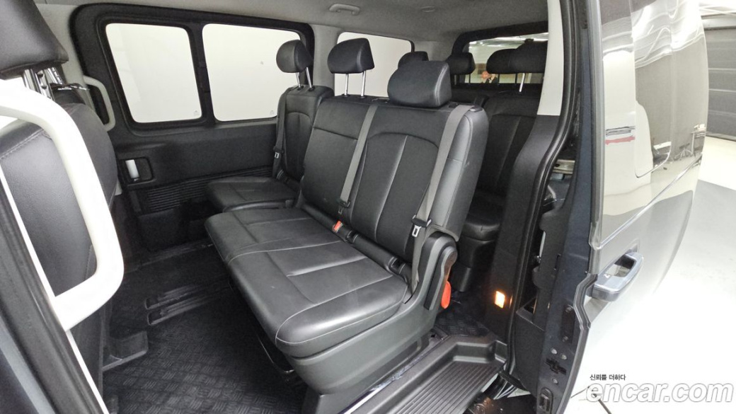 Hyundai Staria 4WD Tourer 11-Seater, 2024