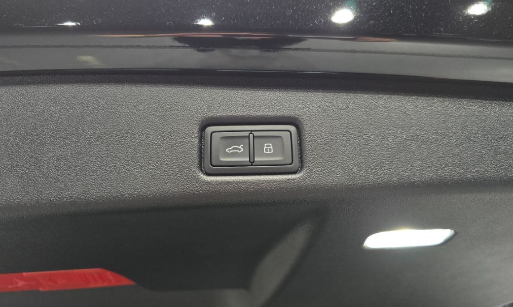Audi Q5 40 TDI Quattro S Line Black Edition, 2025