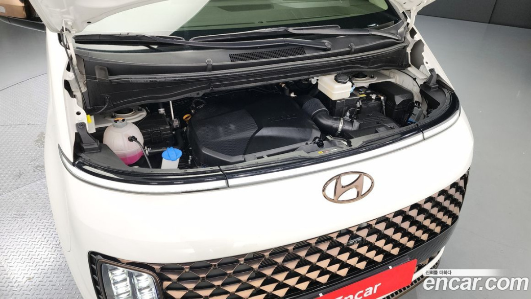 Hyundai Staria 4WD Lounge 9-Seater, 2023