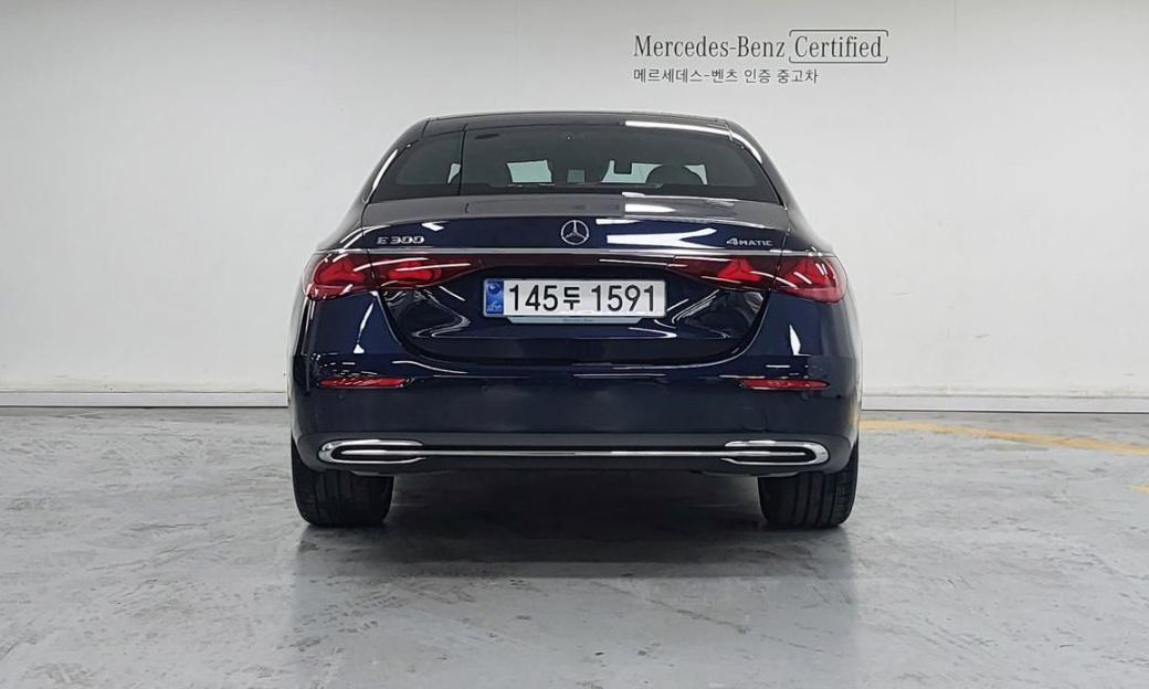 Mercedes-Benz E-Class E300 4MATIC Exclusive, 2025