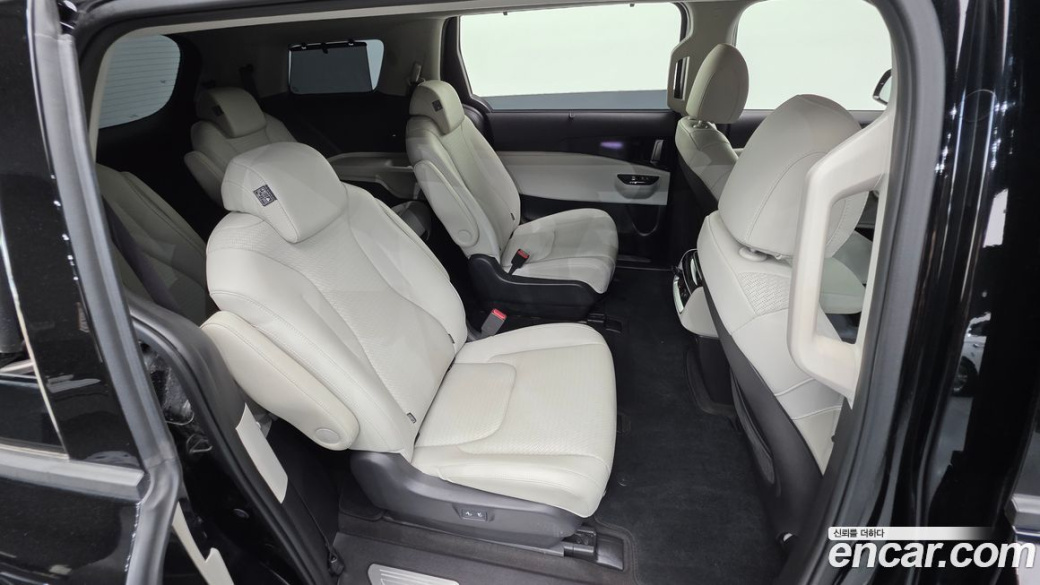 Kia Carnival 9-Seater Signature, 2023