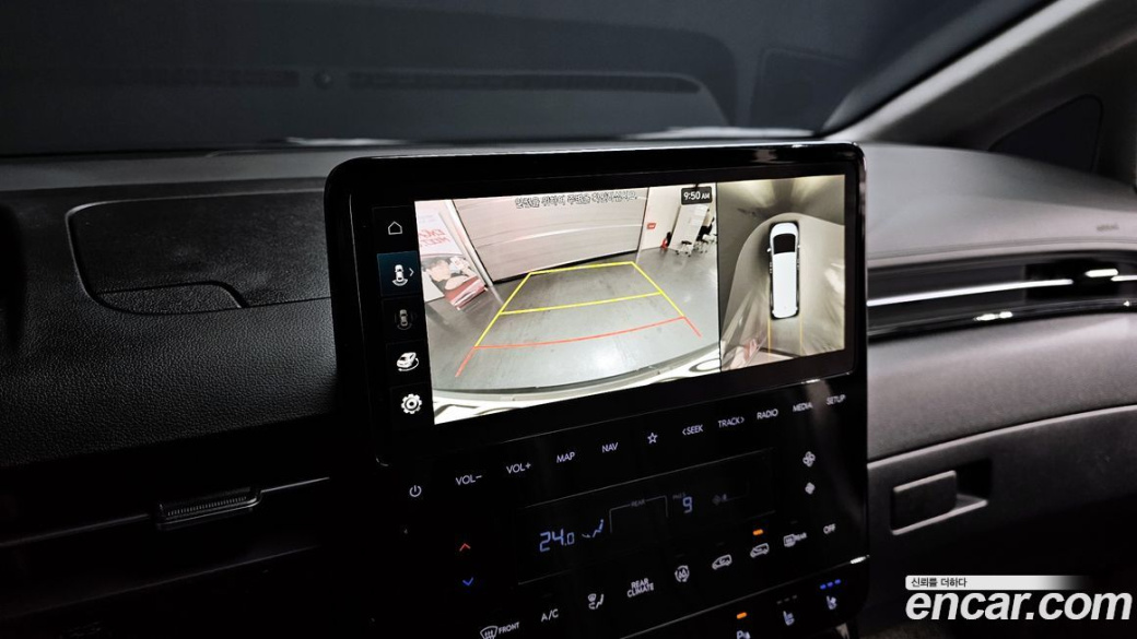 Hyundai Staria 4WD Lounge 9-Seater, 2025
