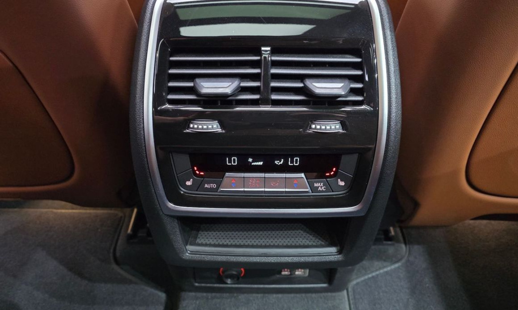 BMW X7 xDrive 40i Design Pure Excellence 7-Seater, 2024