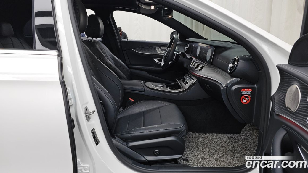 Mercedes-Benz E-Class E350 4MATIC AMG Line, 2022