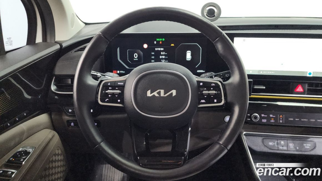 Kia Carnival 9-Seater Signature, 2024