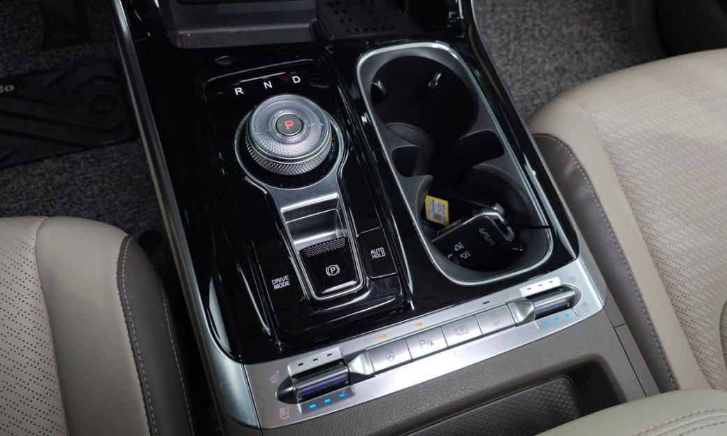 Kia Carnival 9-Seater Signature, 2023