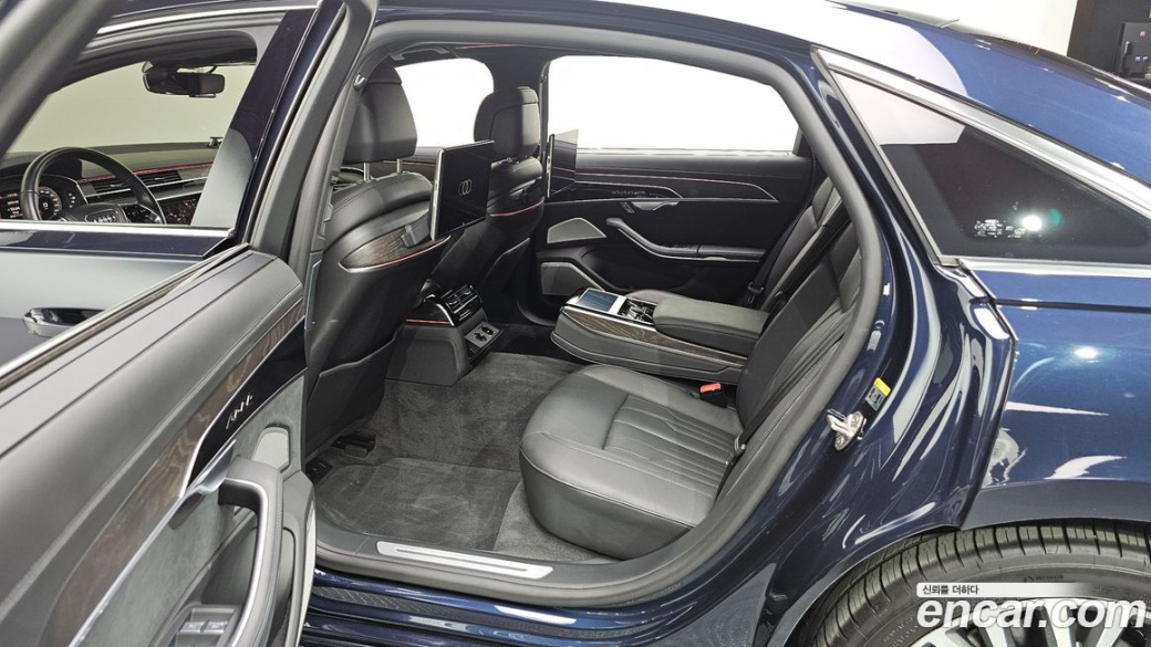 Audi A8 55 TFSI Quattro Premium LWB, 2022
