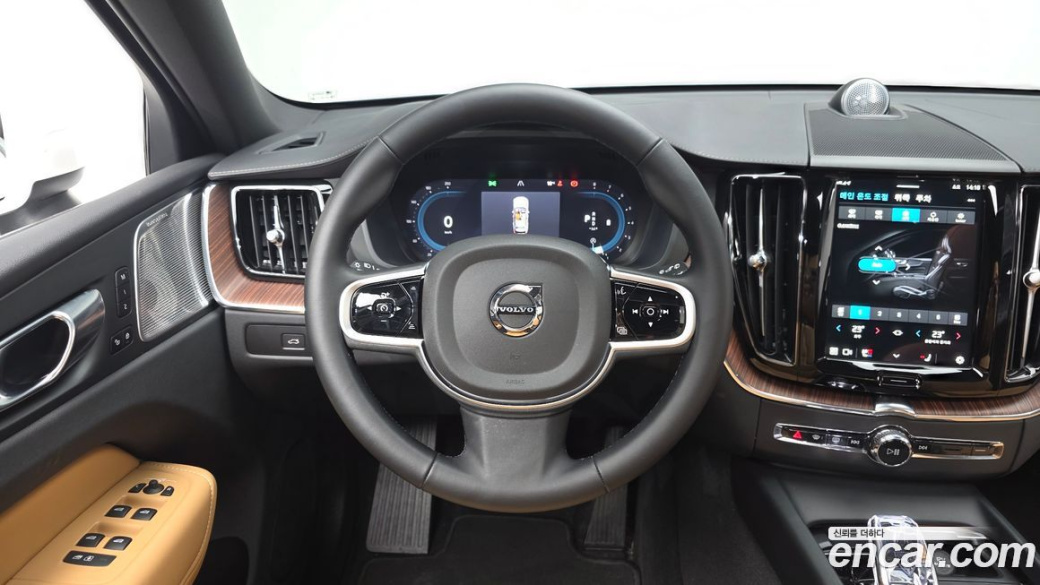 Volvo XC60 B5 Ultra Bright, 2025